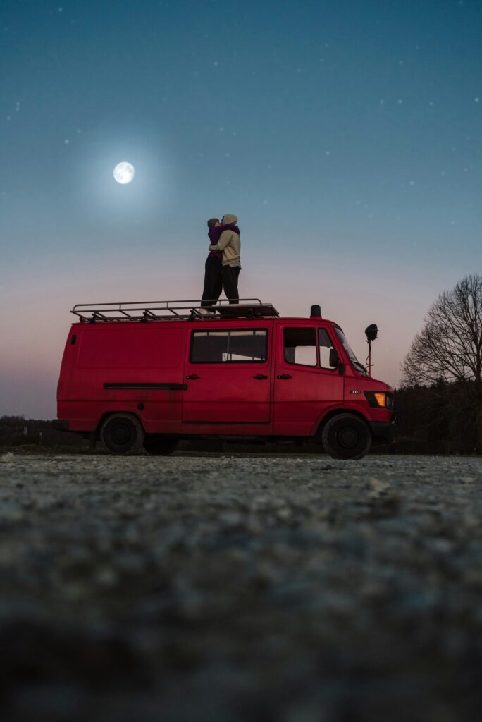 partir en couple ou famille et vivre le rêve de la vie nomade sans les tracas grâce à notre accompagnement