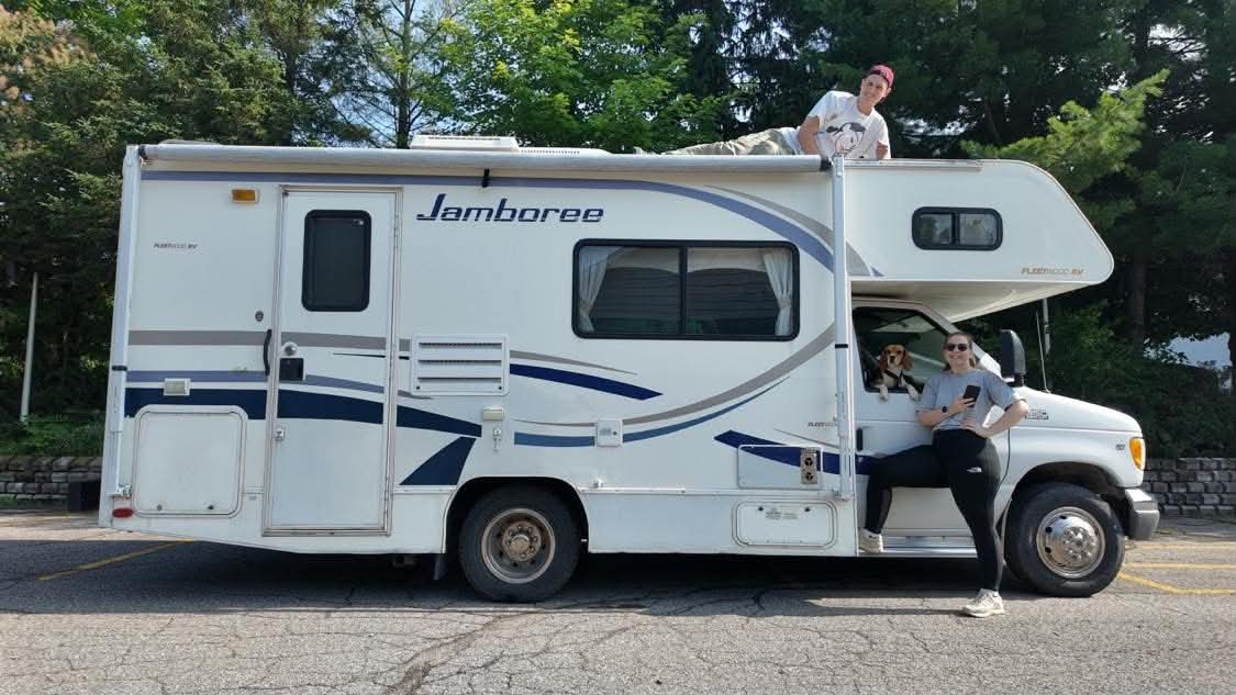 des clients heureux avec leur camping-car